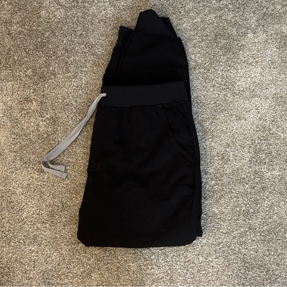 Figs Women’s Black Jogger Scrub Pants